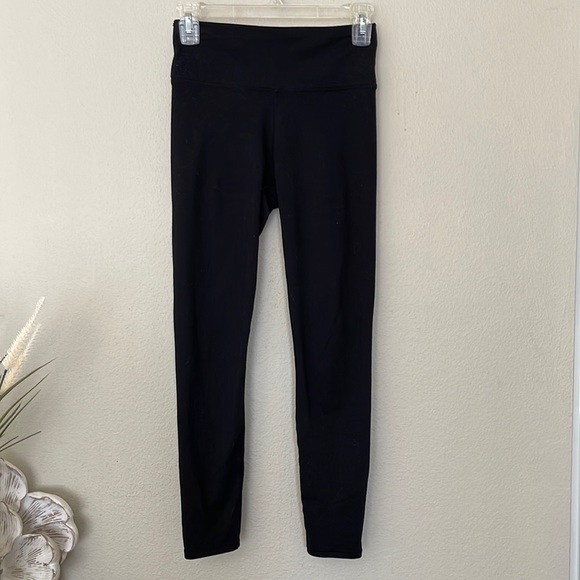 FABLETICS BLACK LEGGINGS - Picture 1 of 5